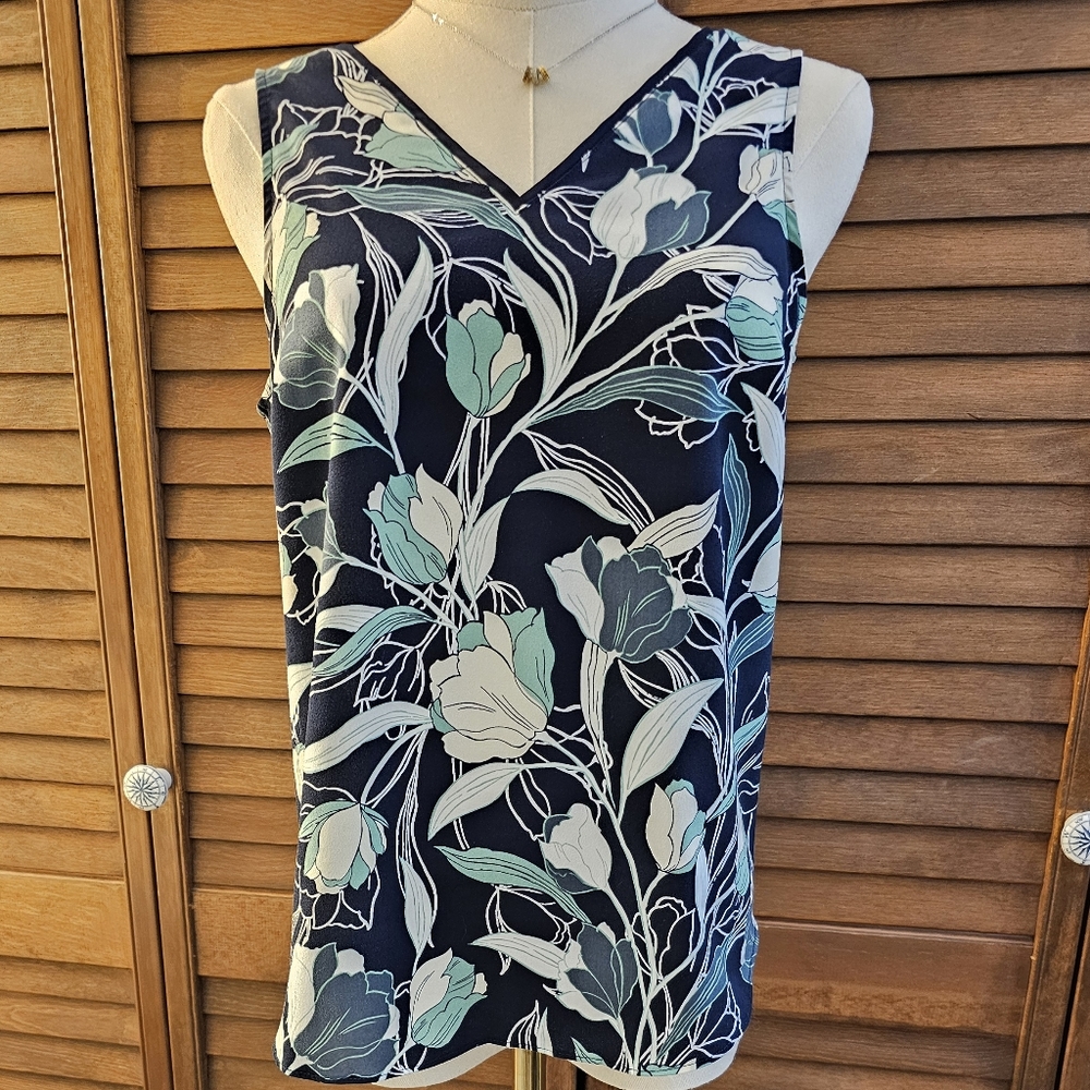 Floral V Neck Sleeveless Blouse / Shell